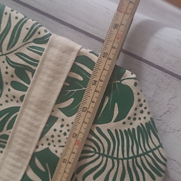 Too hot to handle Tote - Picture 3 of 3